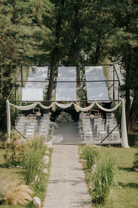 Foișor decorat pentru ceremonie